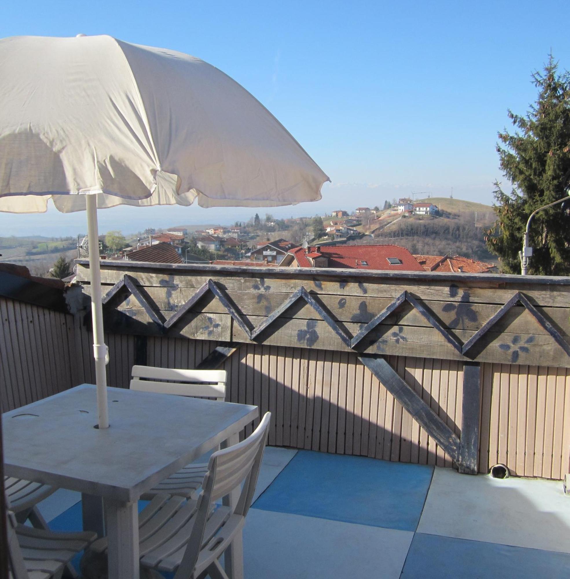 B&B I Colori Dell'Arcobaleno Belvedere Langhe Luaran gambar
